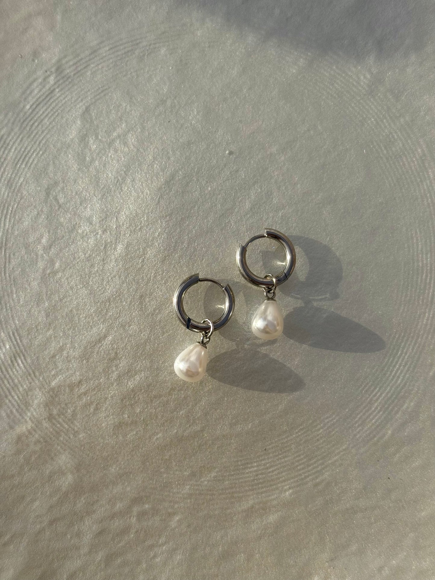 Mary Pearl Earrings